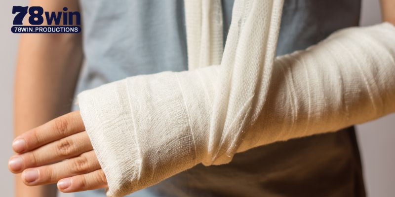 Mộng bản thân té xe gãy tay đánh ngay 12 và 73